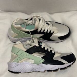 Nike Black and Mint Athletic Shoes